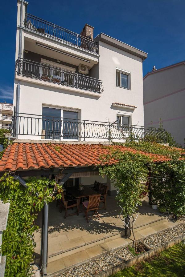 Acapella Apartment *